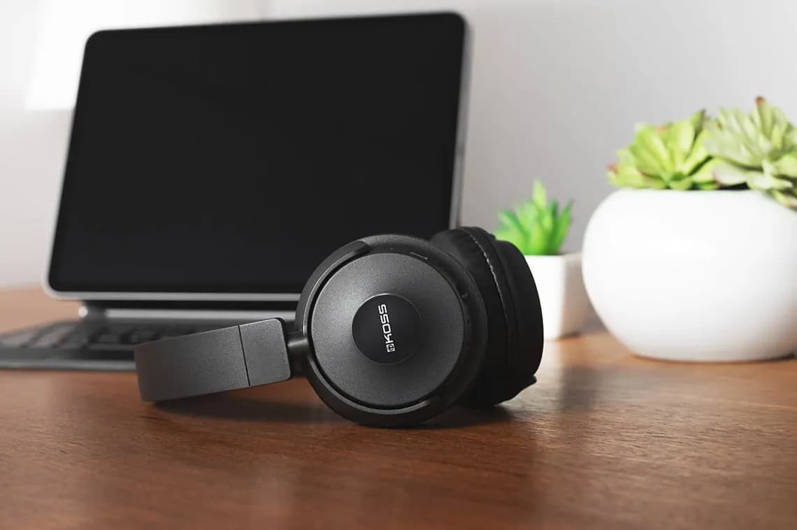 Jakie słuchawki do 200 zł - najlepsze modele, które nie rozczarują